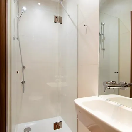 Collosal 6 Bedroom Slowackiego Avenue * Krakau