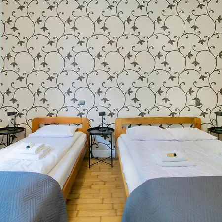 Collosal 6 Bedroom Slowackiego Avenue Apartment *