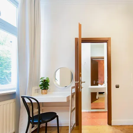 Collosal 6 Bedroom Slowackiego Avenue Apartment *