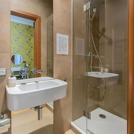 Appartement Collosal 6 Bedroom Slowackiego Avenue *