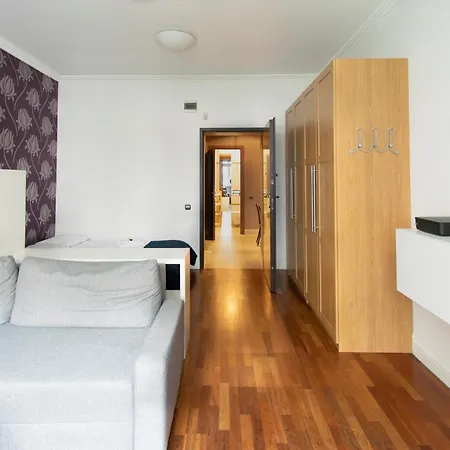 Collosal 6 Bedroom Slowackiego Avenue Daire