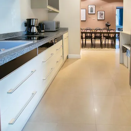 Daire Collosal 6 Bedroom Slowackiego Avenue Krakow